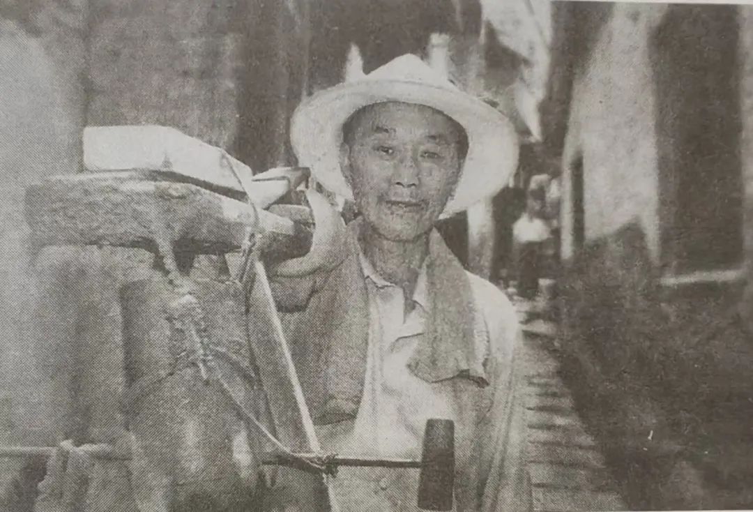 DƬ